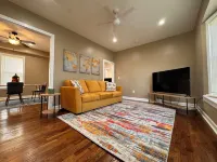 Lovely 3-bedroom house in downtown Kansas City with WiFi, AC and so much more