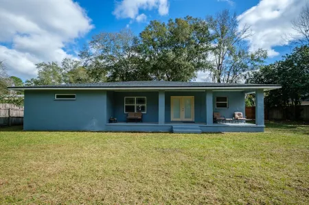 Spacious charming Renovated Home near UF and SF