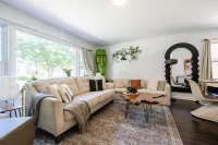 Haus Of Hues: MDRN Bright Peaceful Private Apt