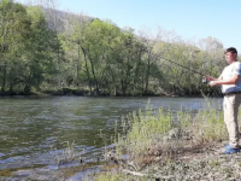 Getaway and relax! Enjoy the James River with mountain views! Hotels in Botetourt County