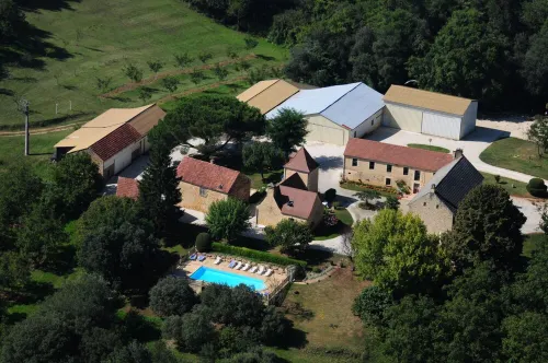 Enchanting place, quiet apartment in stone house, lots of charm!