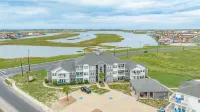 Summer is Here! 1 Min Walk 2 the Beach! Sleeps 8 Hôtels à proximité de : Gulfstream Condominium