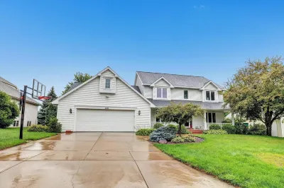Large Green Bay Packer Weekend House Hotel dekat University of Wisconsin–Green Bay