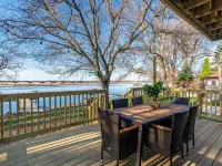 Madison Lakefront Oasis in the Heart of Madison - Central, Minutes to Downtown! Hotels in Monona