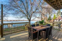 Madison Lakefront Oasis in the Heart of Madison - Central, Minutes to Downtown! Hotels in Monona