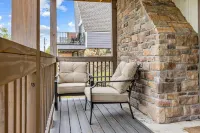 3 BR A Frame w/ Amazing Balcony Views! Sleeps 8!