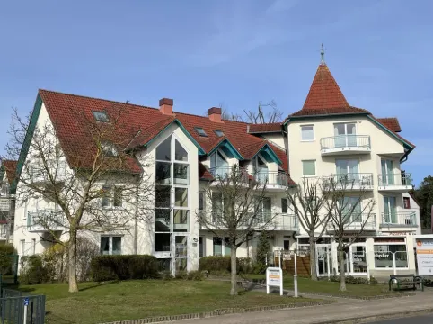Very close to the sea and km-long sandy beach; bright and quiet on the edge of the forest, balcony
