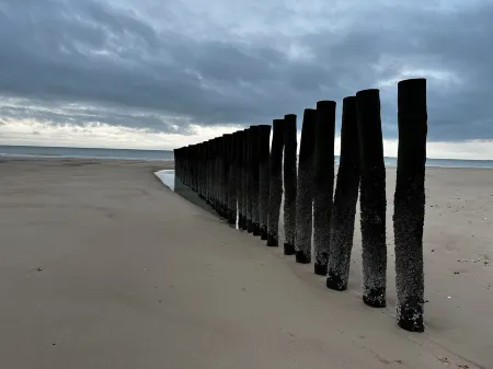 Maison de Vacances à Deux pas du Cap Blanc Nez et à 50 m de la Plage Отели рядом с достопримечательностью «Les Baraques Military Cemetery»