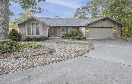 3bd Tranquil Lakefront Escape, Private Dock