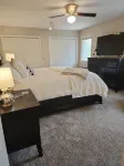 "Charming Five-Bedroom Cottage Destination at Everchanging Seasons