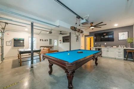 Ashevilles Beautiful Home Отели в г. Ройал Пайнс