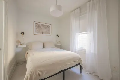 Lovely 2 Bedroom Unit with a Hot Tub Hotel a 