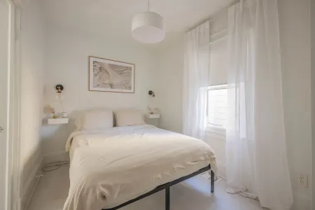 Lovely 2 Bedroom Unit with a Hot Tub