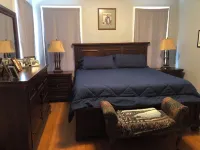 Hilltop Retreat . Private house surrounded by nature. Just 2 miles from Lake. Hotels near Walmart Garden Center