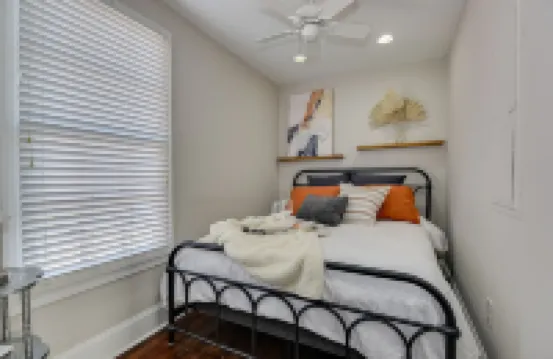 Stovall #4 | Stylish 1 bedroom with private free parking