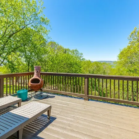 Lookout Mtn View! STEAM Shower, Fenced Yard 🐶⛰️
