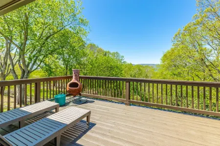 Lookout Mtn View! STEAM Shower, Fenced Yard 🐶⛰️