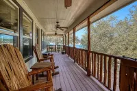 Medina Lake Waterfront Getaway