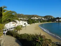 The Calm And The View For 4 to 5 People Hotels in Roses