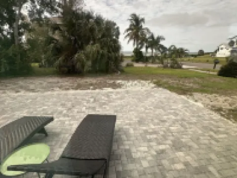 2 Bedrooms, Bay WaterViews, Beaches, shops, Marina, fishing, all near by Hoteles en Whitfield