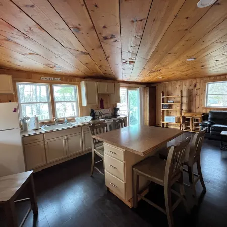 Lakefront 4 Bedroom 2 Bathroom Retreat with Beach and Dock