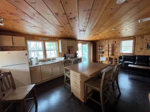 Lakefront 4 Bedroom 2 Bathroom Retreat with Beach and Dock Hotels in Gilmanton