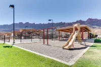 Luxury Townhome in Moab with POOL Hot Tub WI-FI KING BED