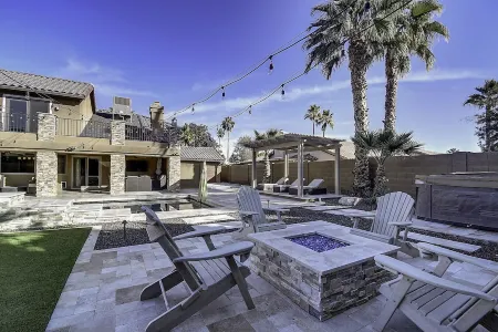 Scottsdale Kierland Compound w/ Large Hot Tub!