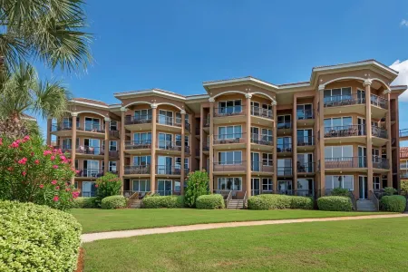 Any day at the beach is a good day! 🏖️ Book your vacay today! Отели в г. Мирамар-Бич