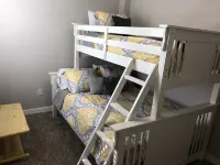 *Gorgeous Hideout, Close to everything, 3 bedrooms, fully remodeled!*