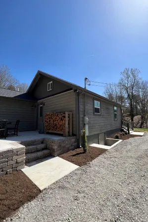 Fully Renovated Cottage - Minutes from Appalachian Trail & Carvins Cove