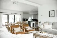 Unique Gardens Cottage · Unique Gardens Cottage - surrounded by flowers Hotels in Chester County