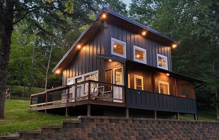 Cozy Peninsula Lake Cabin on 40 Acres