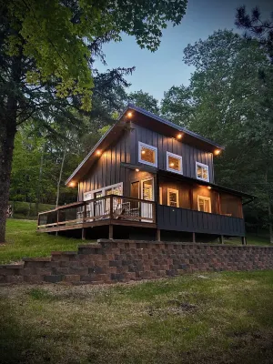 Cozy Peninsula Lake Cabin on 40 Acres