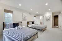 Lakefront Backyard! Secluded Fishing, Kayaks, Arcade Room, Poker Room and Gym! فنادق في پيراڈائز ٹاؤن شپ