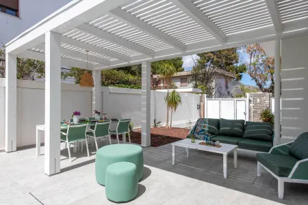 Mondello, Villa Blu with swimming pool (7 min from the beach) Отели рядом с достопримечательностью «Mondello»