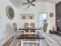 7 Bed Home / Mins to Wineries / Walk to Town Square