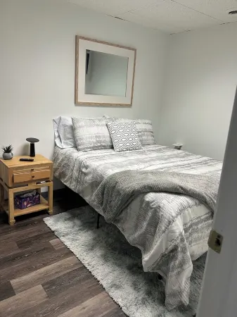 Cozy 1-bedroom creekside flat