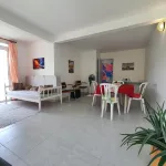 A tropical break in this charming F3 between sea and mountains.