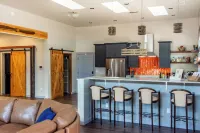 Hangar House, Hot Tub, Heated Pool, King Bed, Trails, and NO checkout chores!