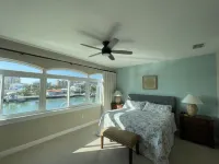 Luxe townhouse 2 blk walk to Clearwater Beach, Pier 60, Rooftop patio sunsets