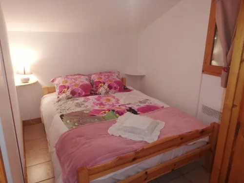 Apartment with mezzanine near ski lifts and village center.