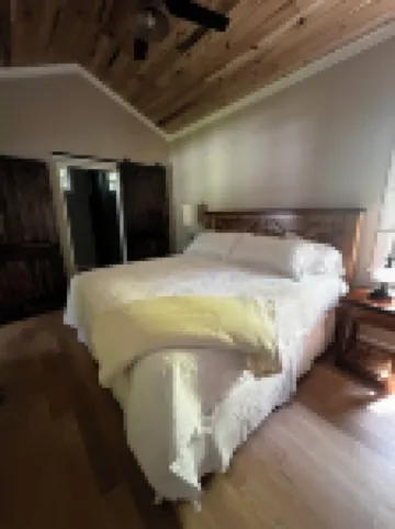 Viognier-Newly Constructed Cottage at Jones von Drehle with Master Suite