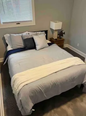 Sweet Louie's Lake House Hotels in Deerfield Township