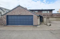 Oceanfront beach house with direct beach access In the desired Roads End area