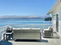 Amazing Views and Walkable to Downtown! Historic 3/2 Home, Sleeps 8 Hotels in Tiburon