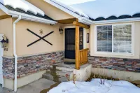 Fairway Oaks Lodge/ Two living areas/ close to skiing, boating, golf