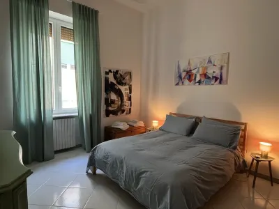 Art at Home: central, lovely and quiet apartment in Salerno