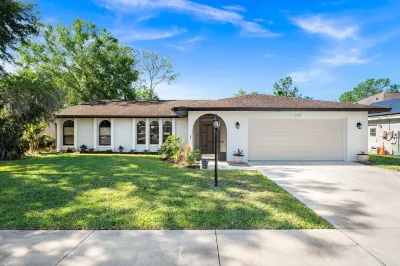 Tropical Paradise! Family-Friendly Home Near the Beach! Hotel in zona The Celery Fields