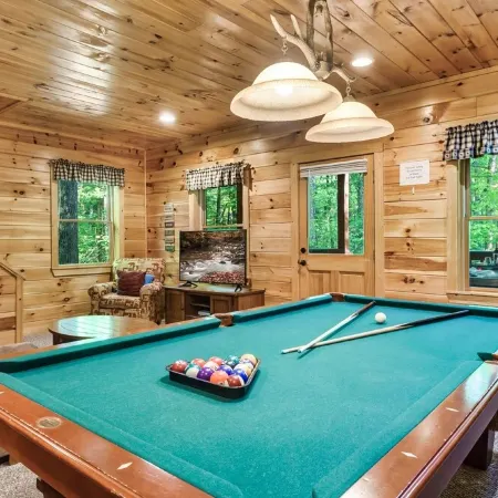 Smoky Mountain Log Cabin · Hot Tub · Fire Pit ·2 Kings · Game Room